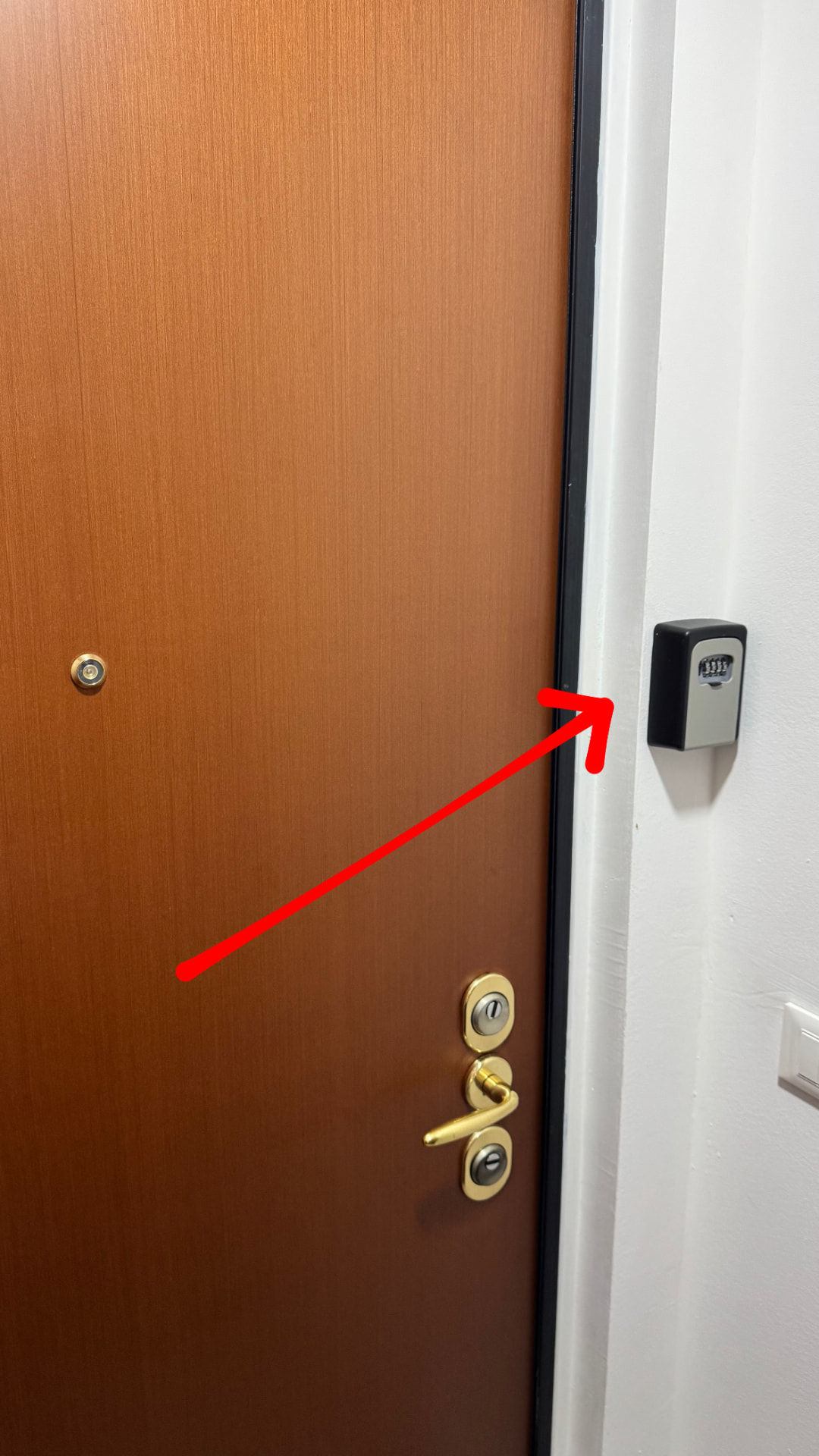 Keybox next to the door — code 5050 (blue key, lower lock)